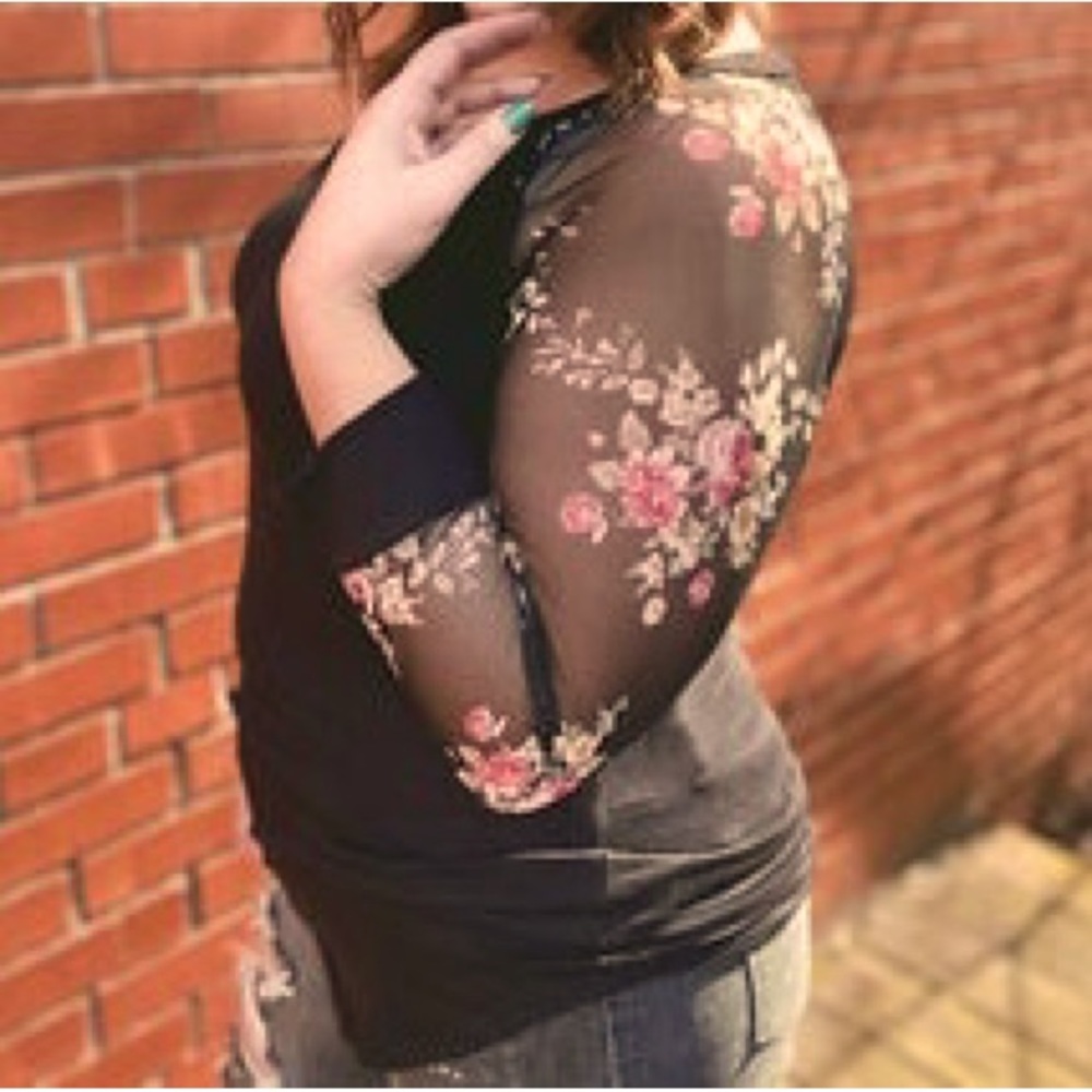 Mesh sleeve top- so pretty!